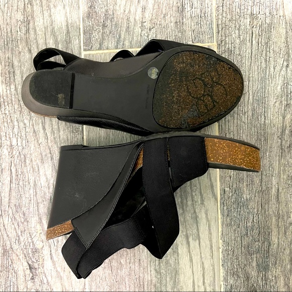 BCBG wedge sandals - Picture 3 of 3